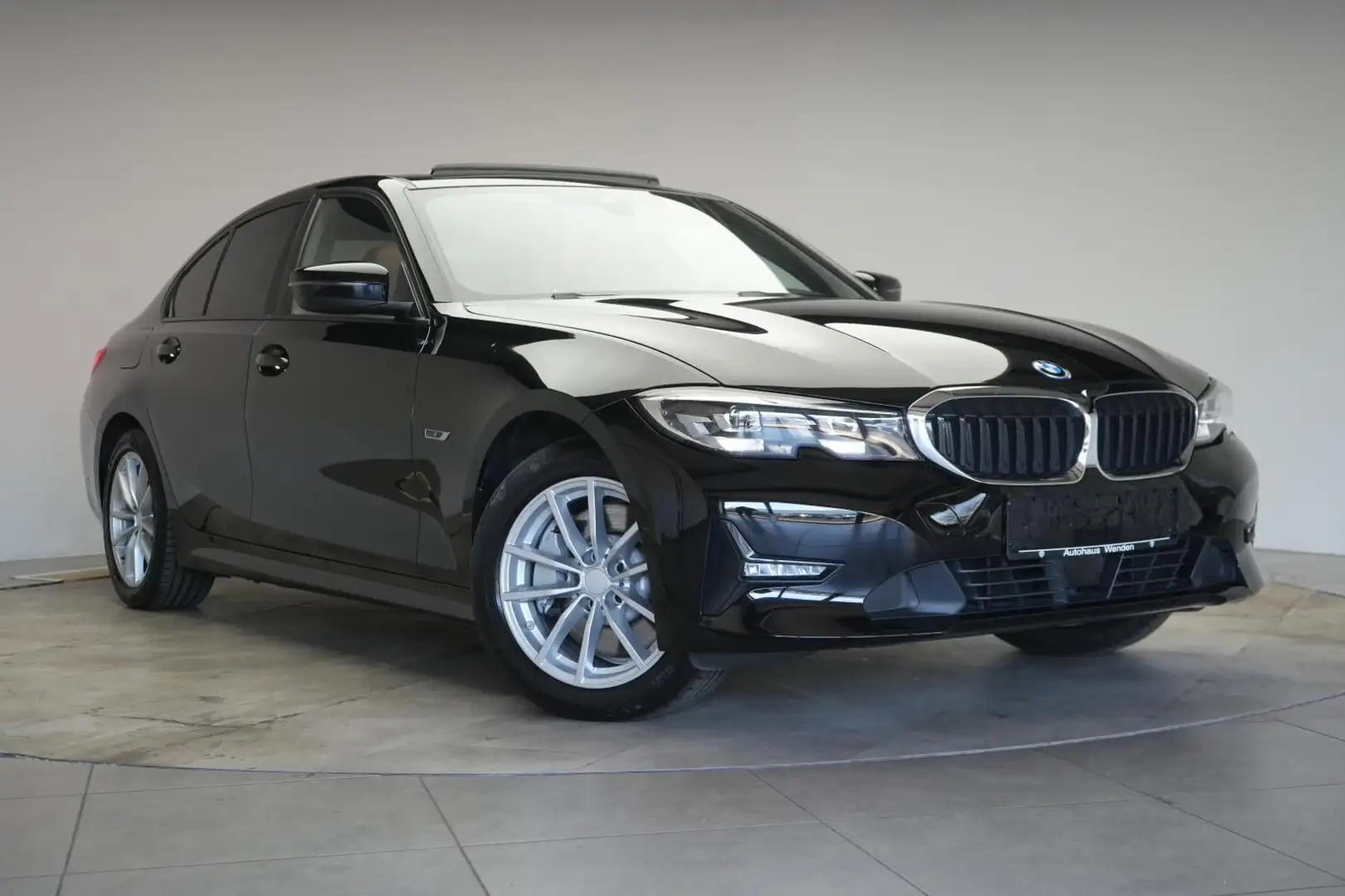 BMW 330 e Advantage M Sport Leder/ACC/Kamera/Virtual Negro - 1