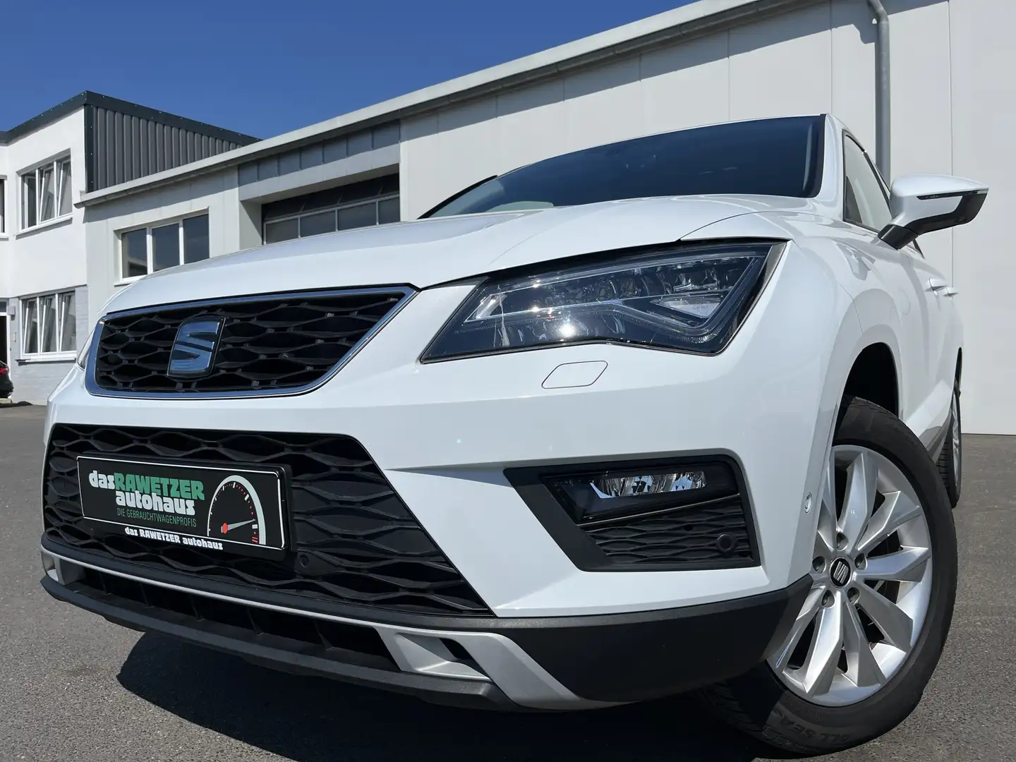 SEAT Ateca 1.5 TSI Style 131€ m. 20% Anzahlung Navi LED SHZ Weiß - 1