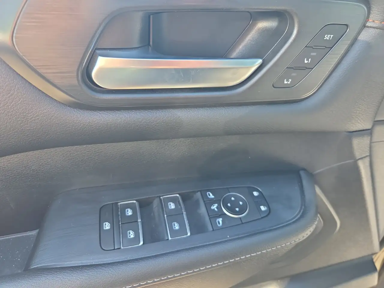 Nissan Armada снимка Nissan Armada
