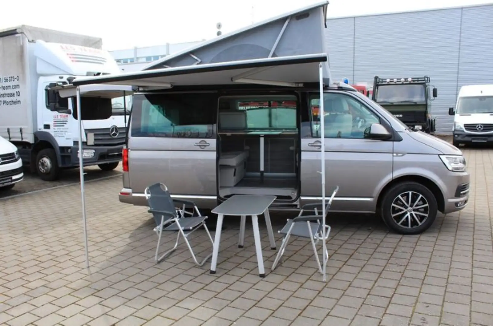 Volkswagen T5 California 2.0TDI BMT Ocean 4M DSG 150kW Grijs - 2