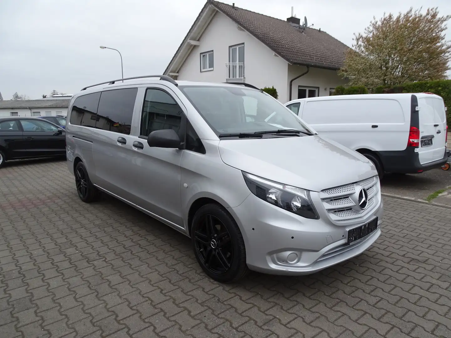 Mercedes-Benz Vito 116 CDI Pro extralang, Navi, AHK, Movaso Liegebett Argent - 1