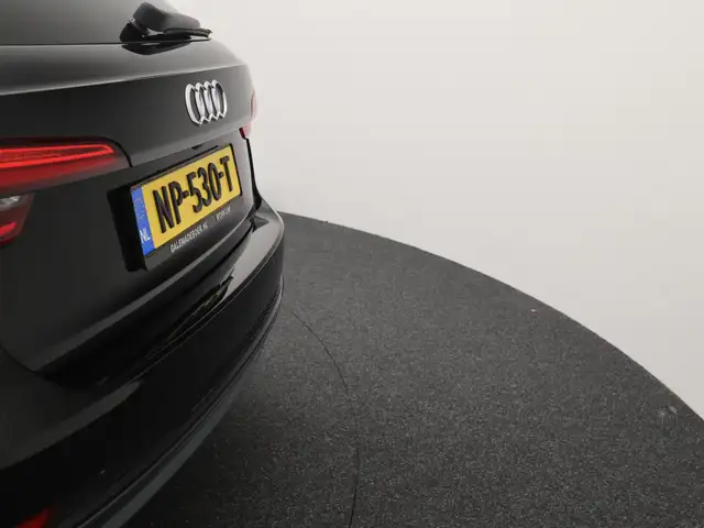 Audi A4 view 5