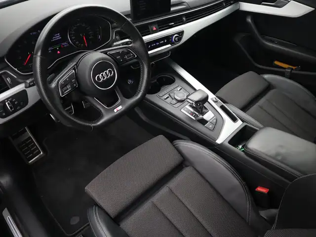 Audi A4 view 9