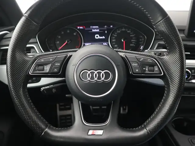 Audi A4 view 16