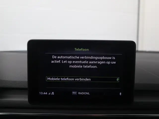 Audi A4 view 24