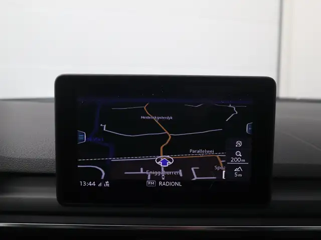 Audi A4 view 11
