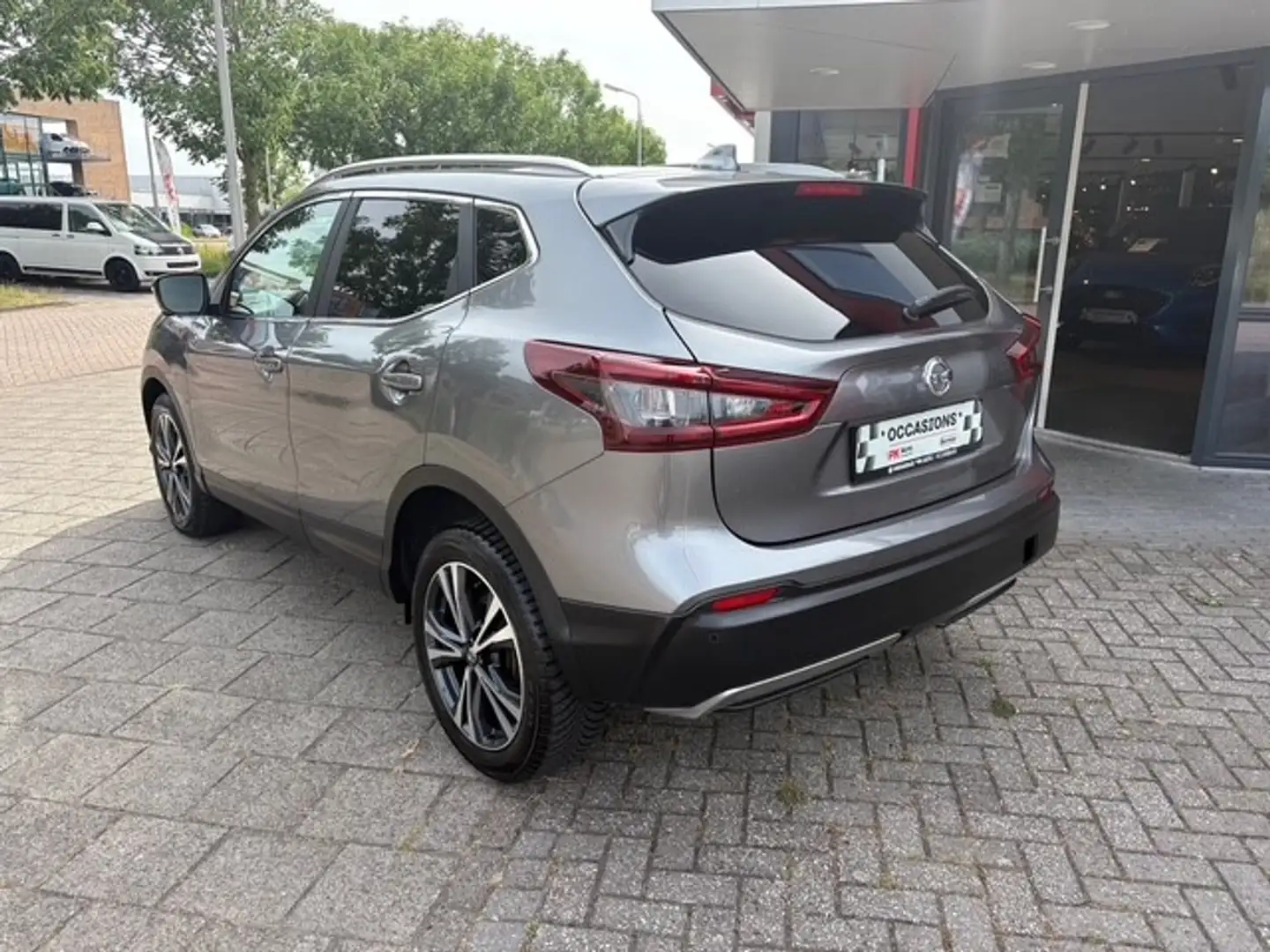 Nissan Qashqai 1.3 DIG-T N-Connecta | Navi | 360 Camera | Pano | Grijs - 2
