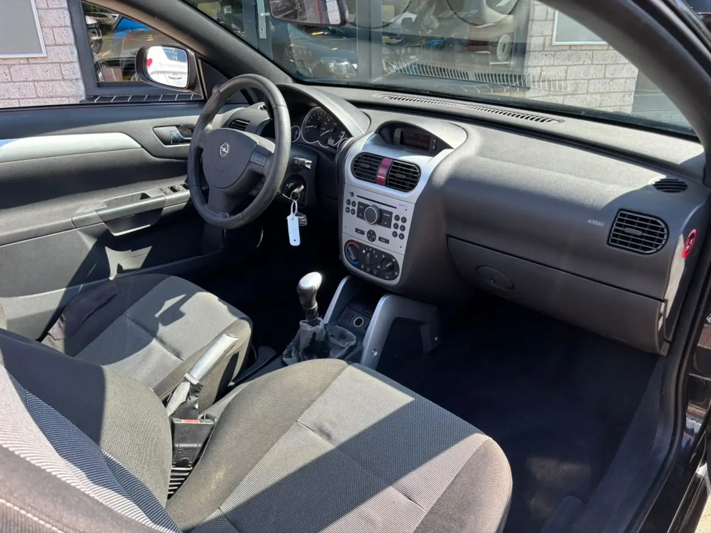 Opel Tigra TwinTop 1.8-16V Enjoy Airco Apk Cabrio Zwart - 2