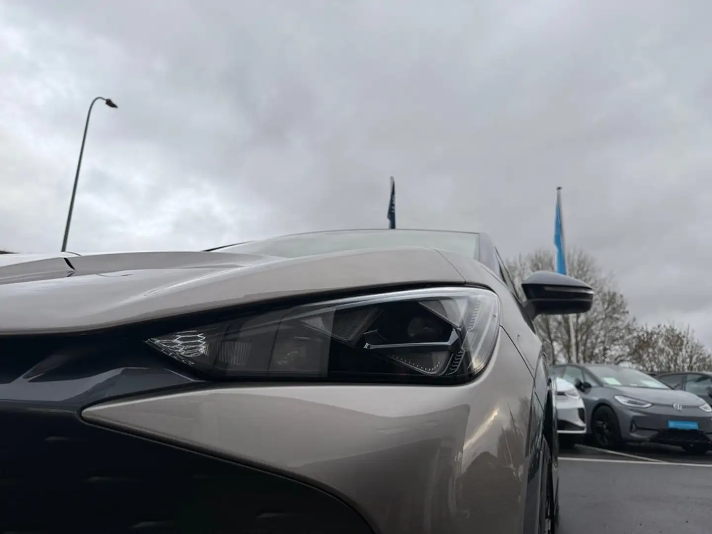 CUPRA Tavascan 250KW 4Drive VZ Beige - 2