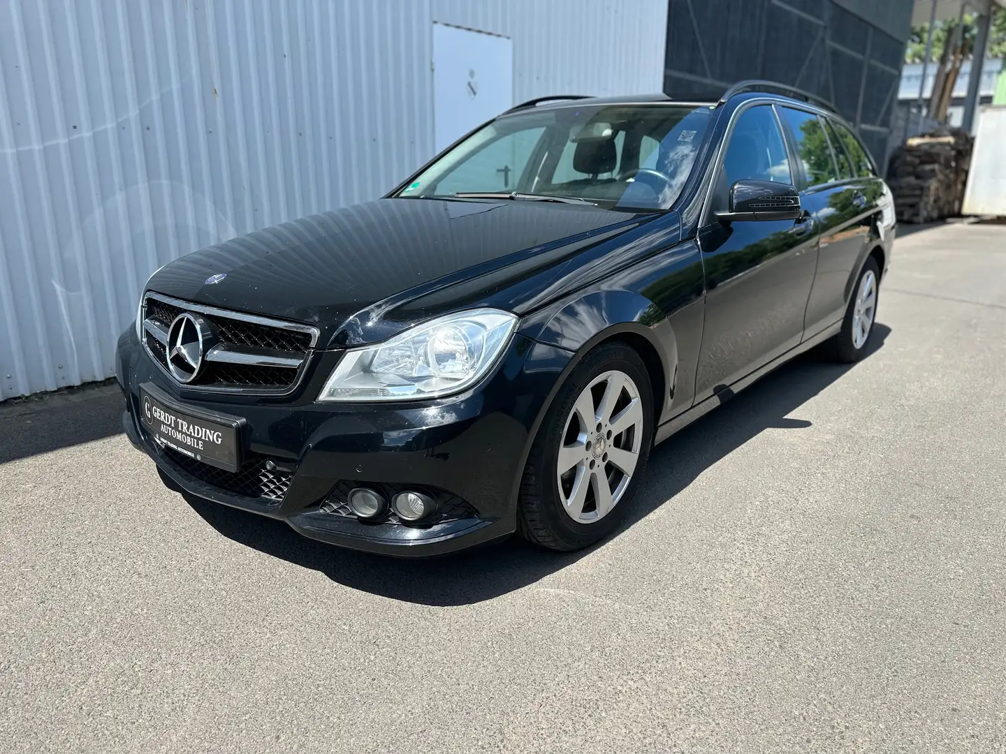 Mercedes-Benz C 220 C 220 T CDI DPF (BlueEFFICIENCY) Černá - 1