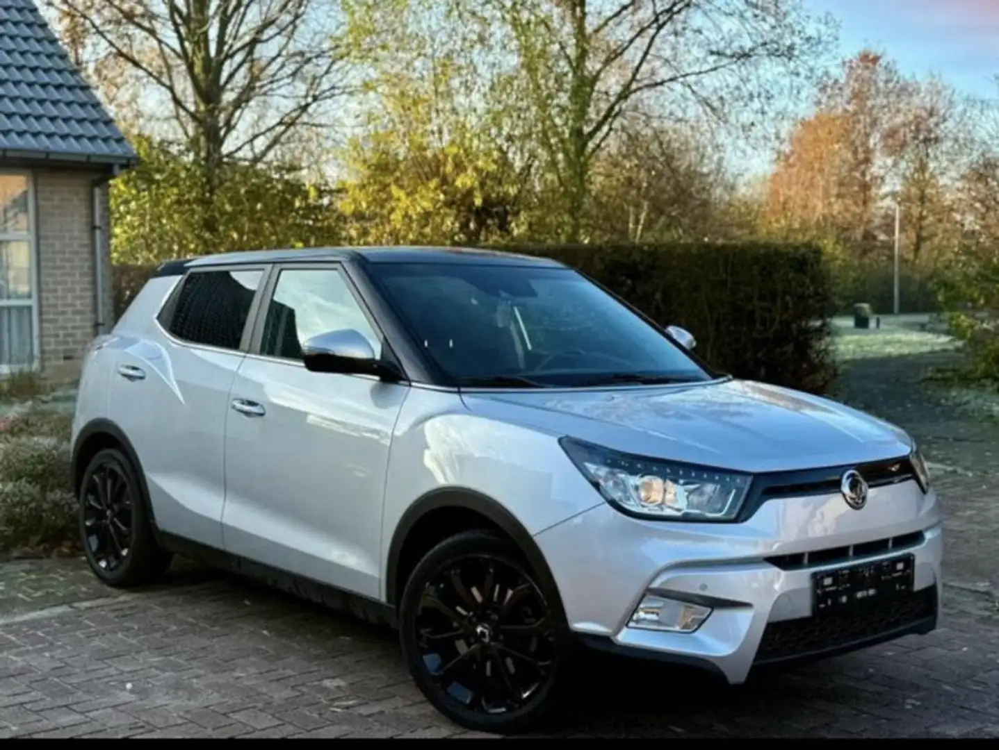SsangYong Tivoli e-XGi 160 2WD Black+White - 2