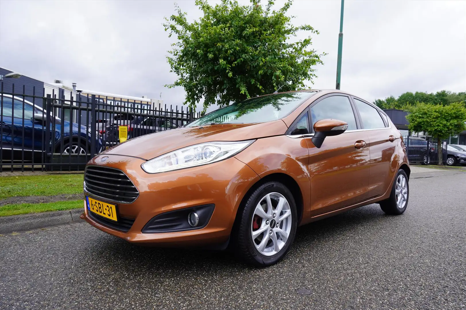 Ford Fiesta 1.6 TDCi 95PK ECOnetic 5D S/S Titanium Climatronic Grijs - 1