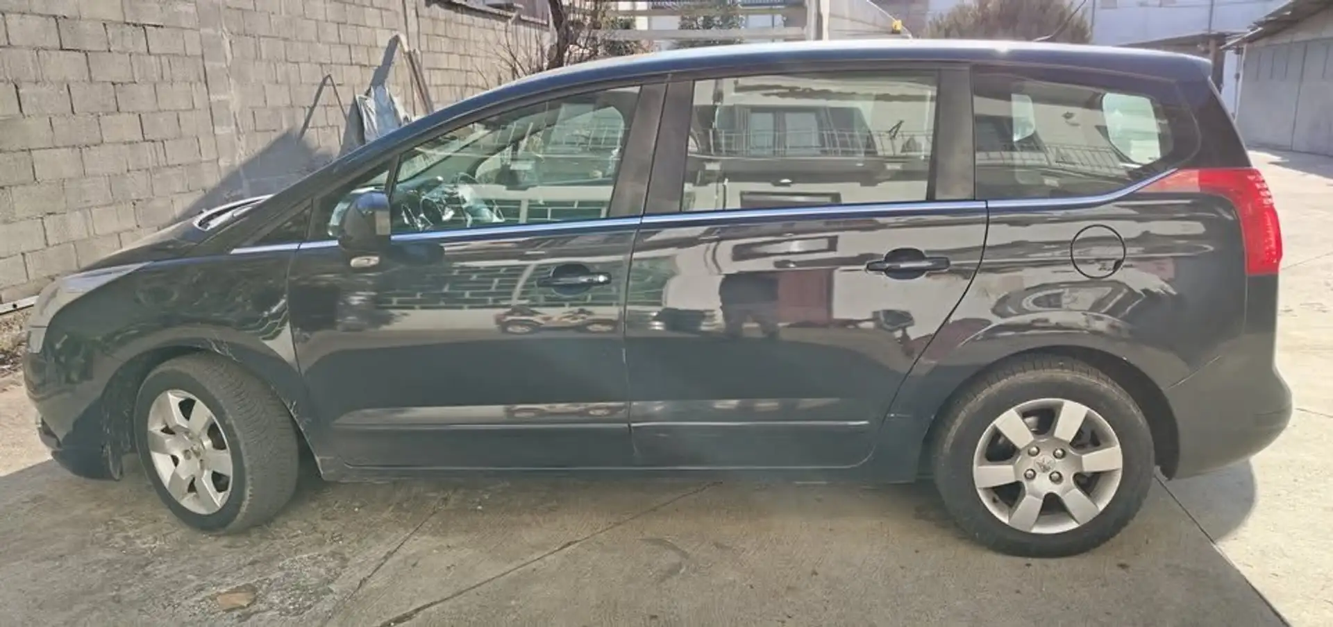 Peugeot 5008 5008 I 2011 1.6 hdi 8v Active (tecno) 112cv - 1