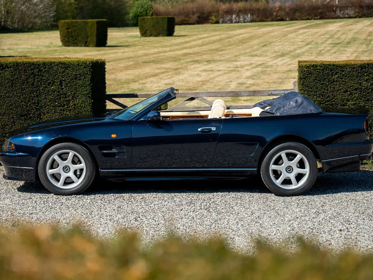 Aston Martin V8 Volante LWB / 1 of 63 / Last One Produced, foto 6