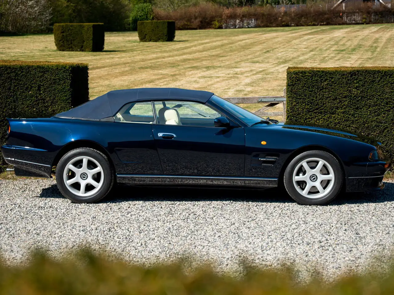 Aston Martin V8 Volante LWB / 1 of 63 / Last One Produced, foto 3
