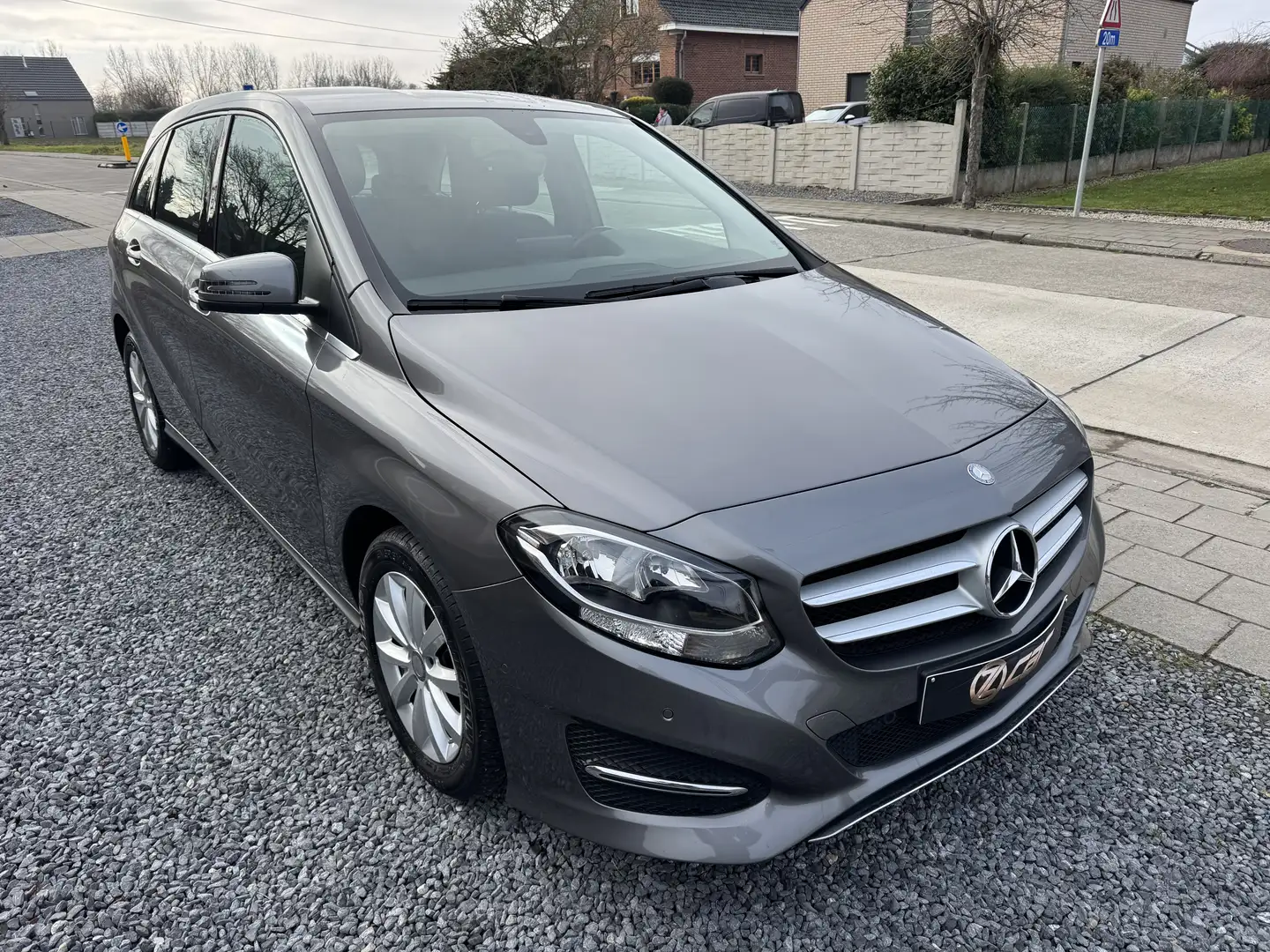 Mercedes-Benz B 180 B 180 d BOITE AUTO/NAVI/CLIM/JANTES/GARANTIE 1 AN Gris - 2