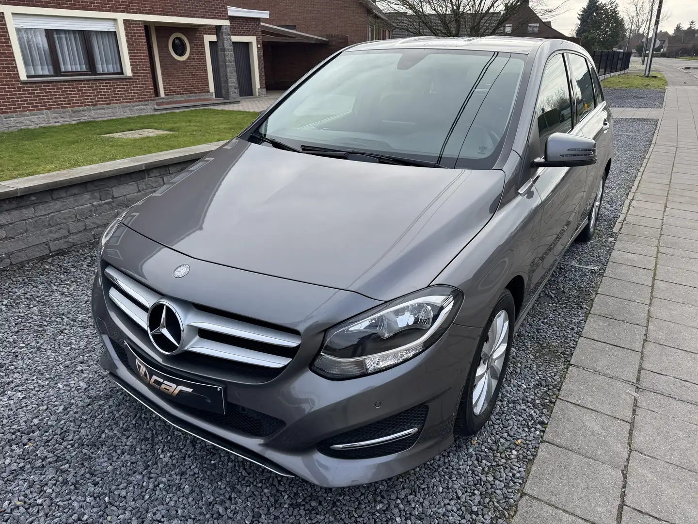 Mercedes-Benz B 180 B 180 d BOITE AUTO/NAVI/CLIM/JANTES/GARANTIE 1 AN Gris - 1