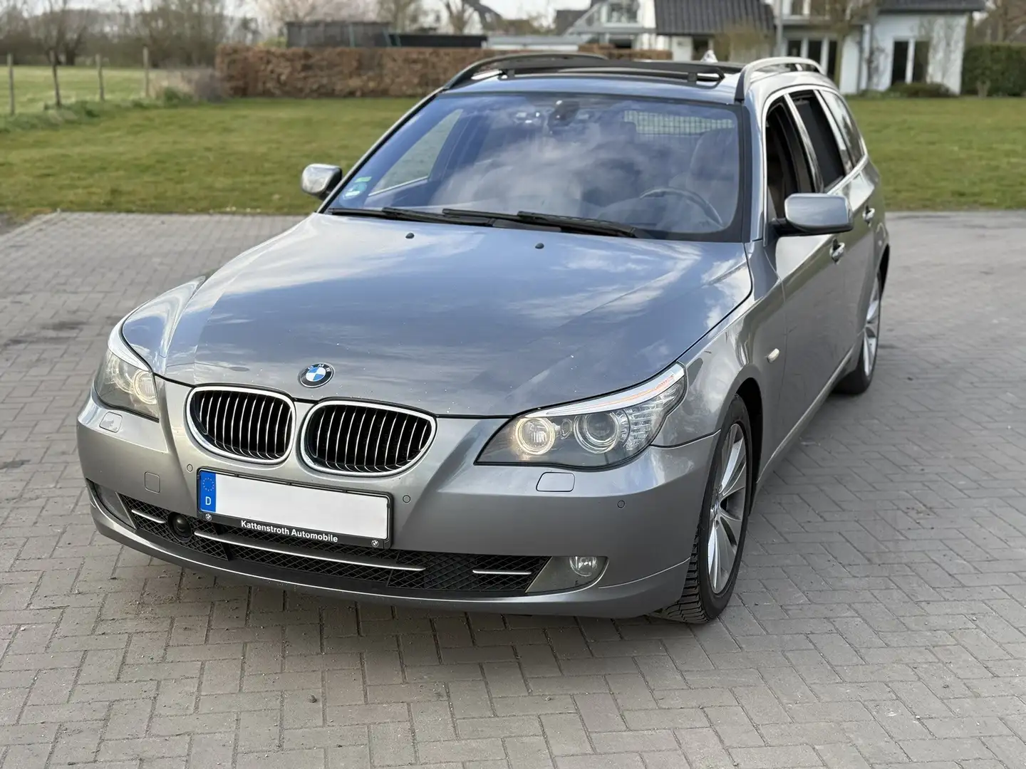 BMW 530 BMW 530 d touring Edition Exclusive Šedá - 1