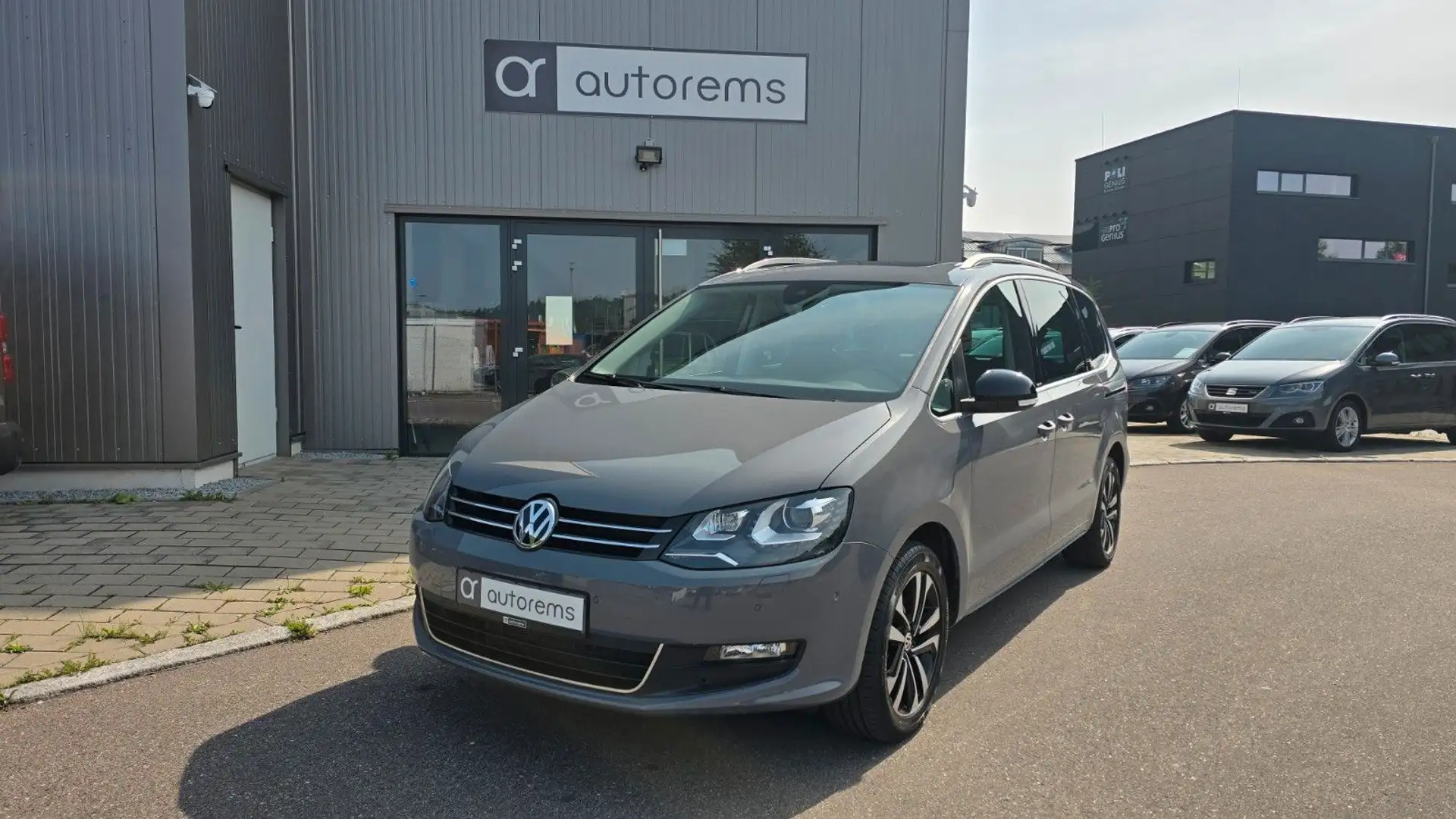 Volkswagen Sharan IQ.DRIVE*4Motion*PANO*AHK*ASSIST*ACC* Grau - 1