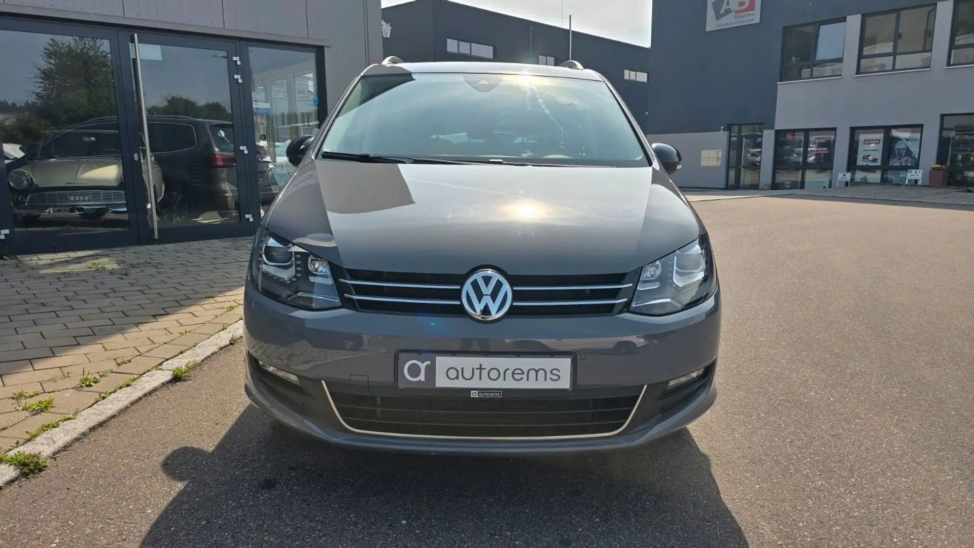 Volkswagen Sharan IQ.DRIVE*4Motion*PANO*AHK*ASSIST*ACC* Grau - 2