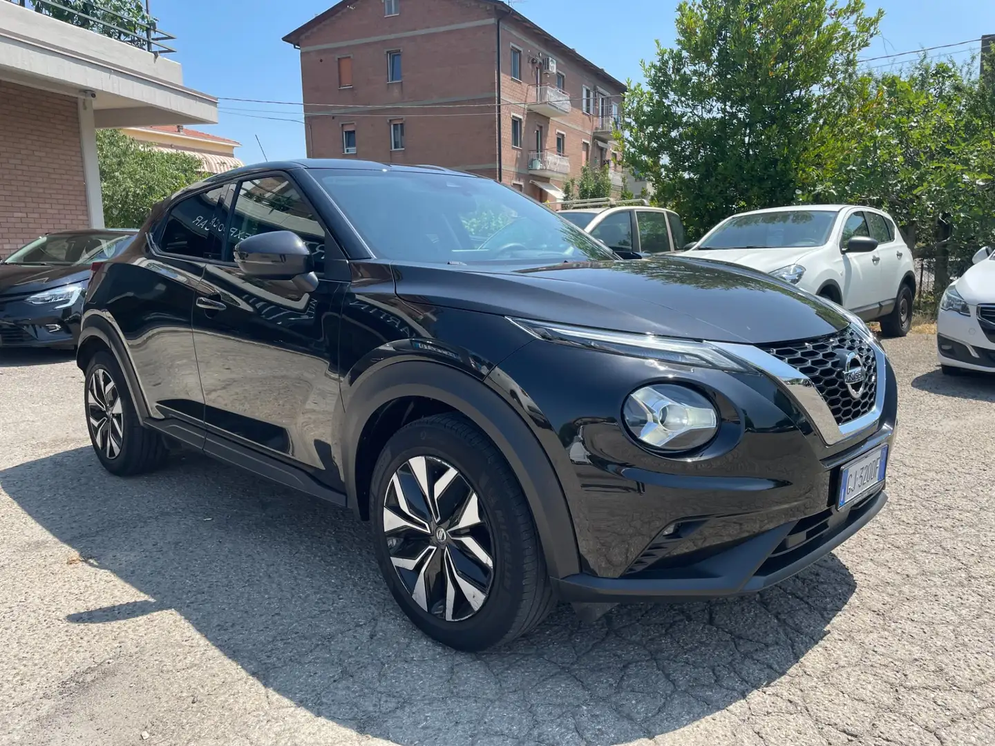 Nissan Juke 1.0 DIG-T 114 CV N-Connecta Zwart - 2