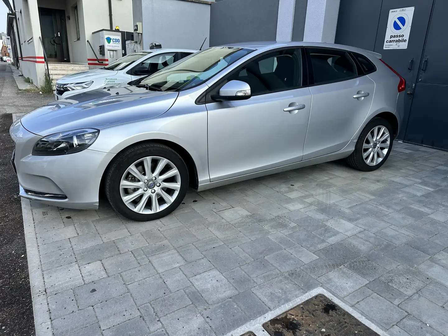 Volvo V40 1.6 d2 Momentum powershift - 2