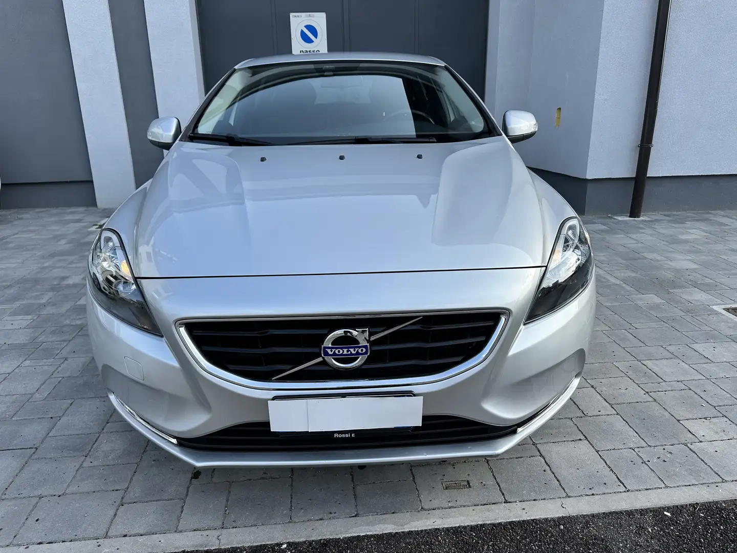 Volvo V40 1.6 d2 Momentum powershift - 1