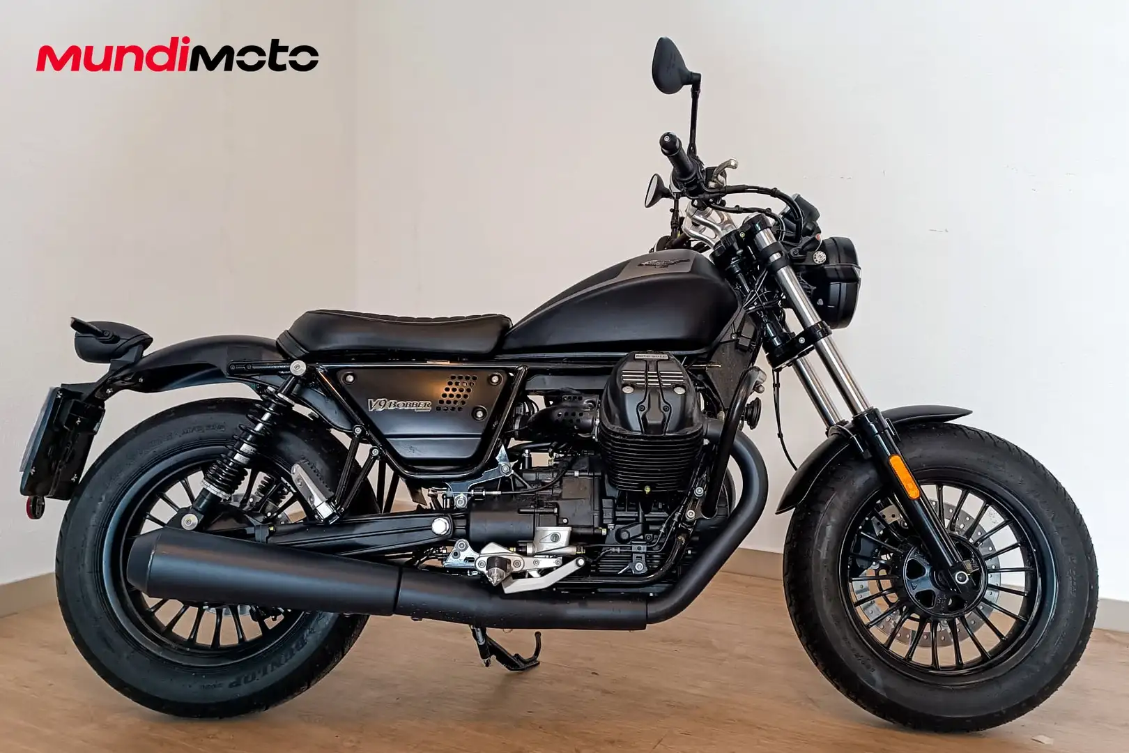 Moto Guzzi V 9 - 1