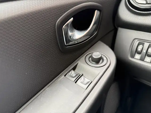 Renault Clio view 23