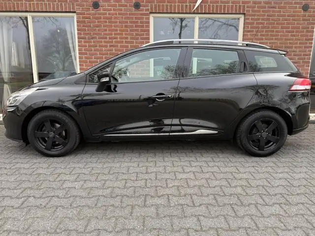 Renault Clio view 2