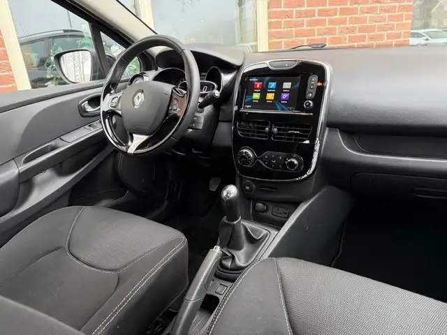 Renault Clio view 30