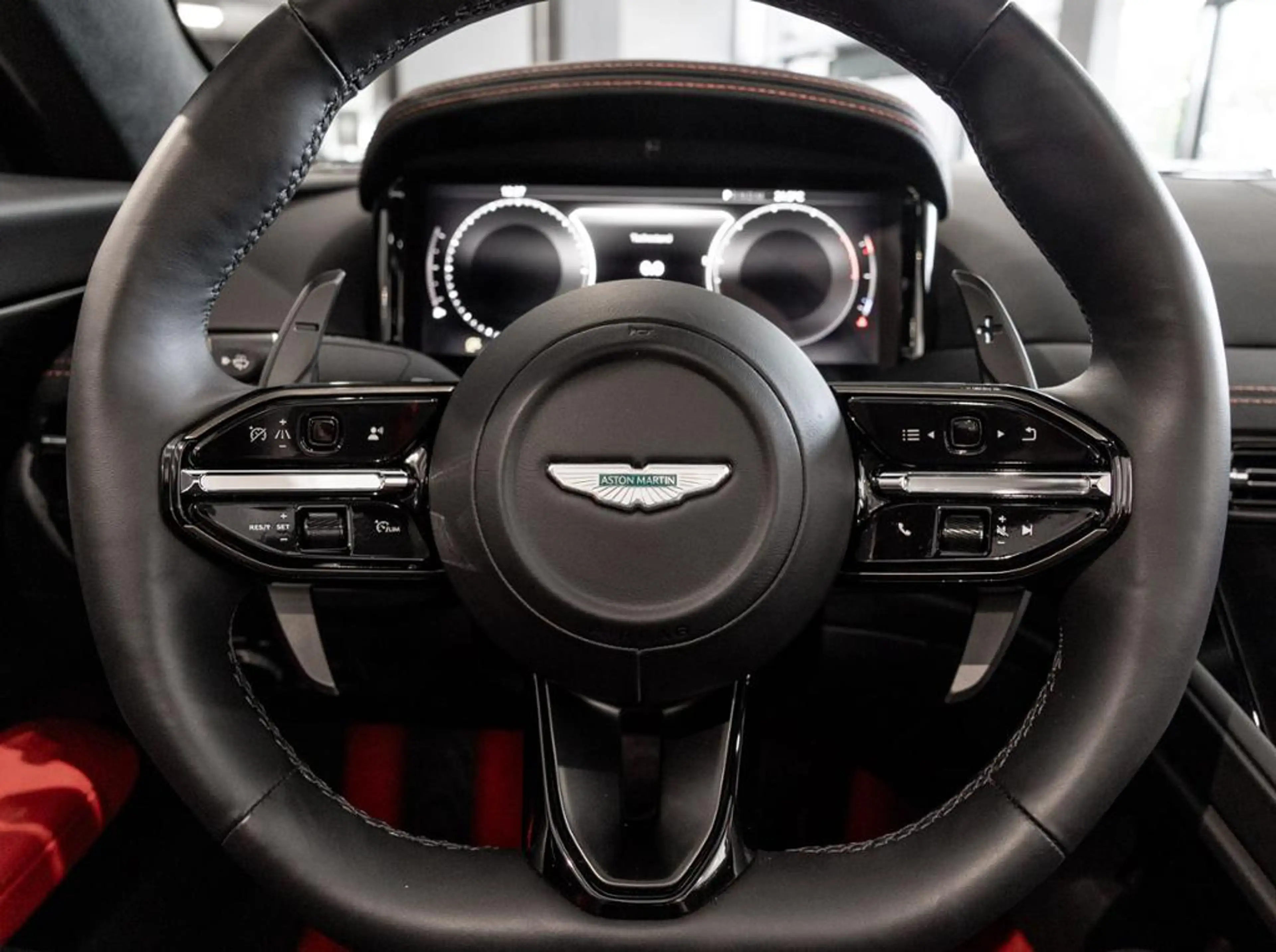 Aston Martin DB12 Volante Aston Martin Hamburg — photo 12