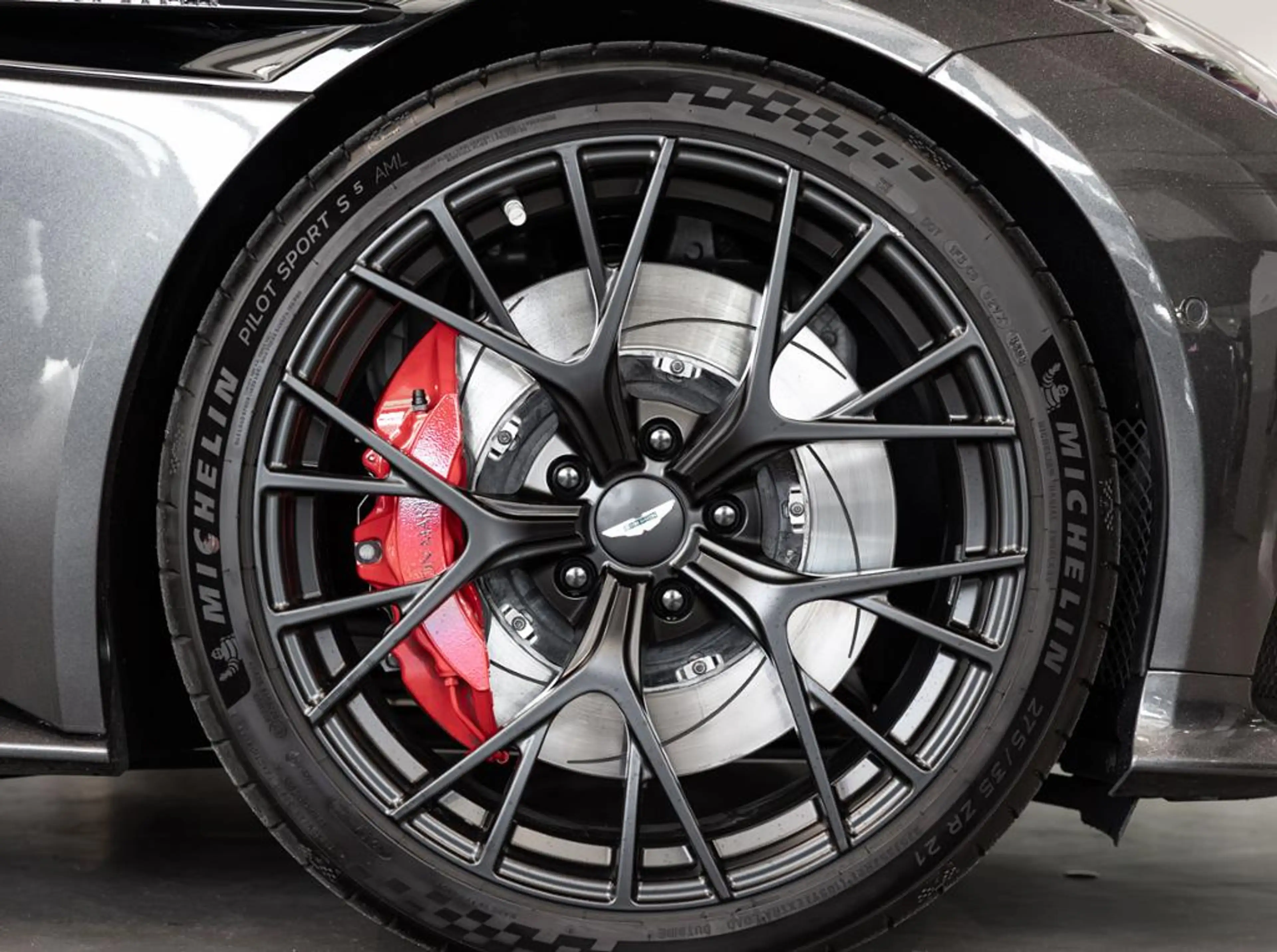 Aston Martin DB12 Volante Aston Martin Hamburg — photo 5