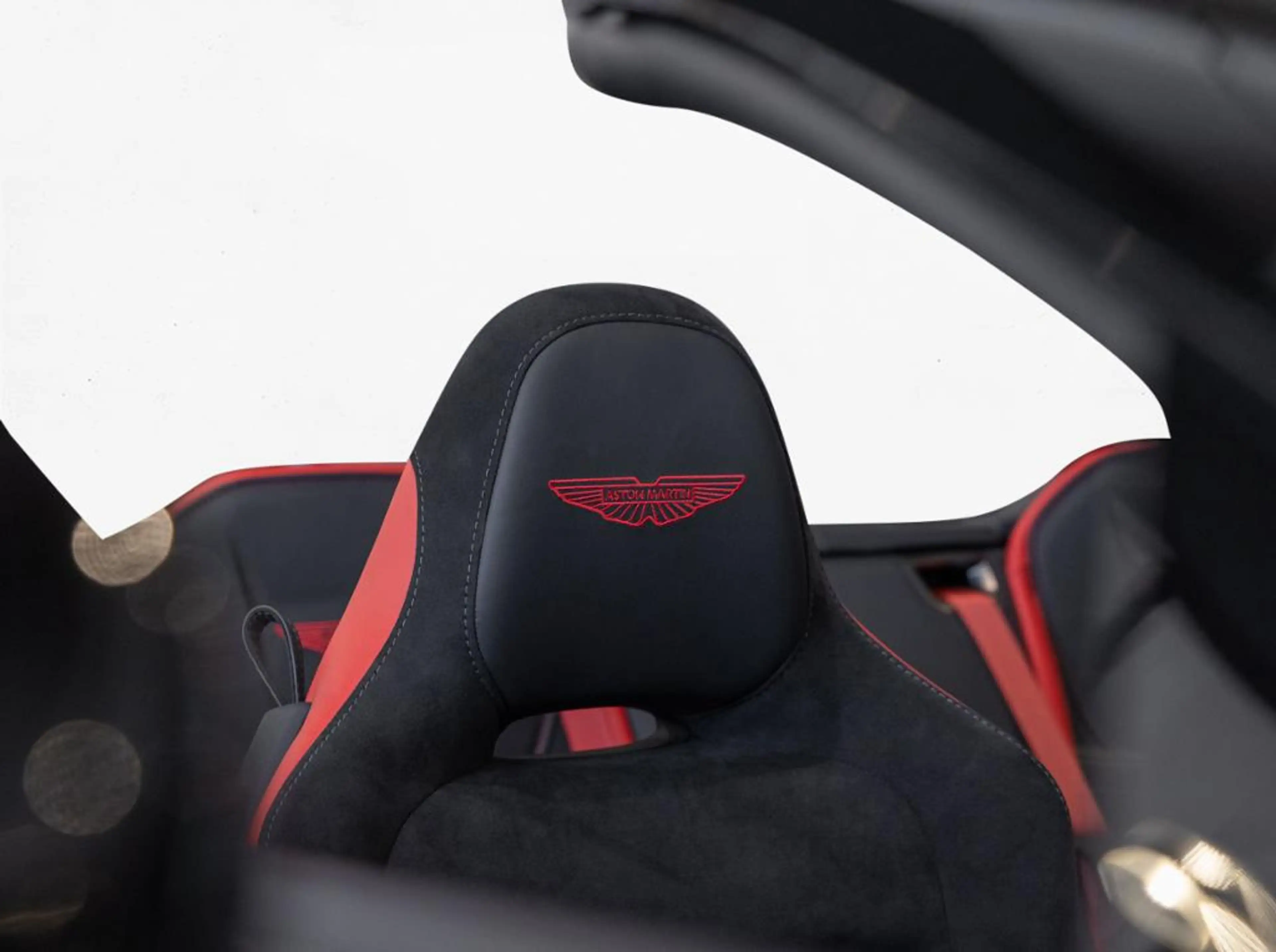 Aston Martin DB12 Volante Aston Martin Hamburg — photo 6