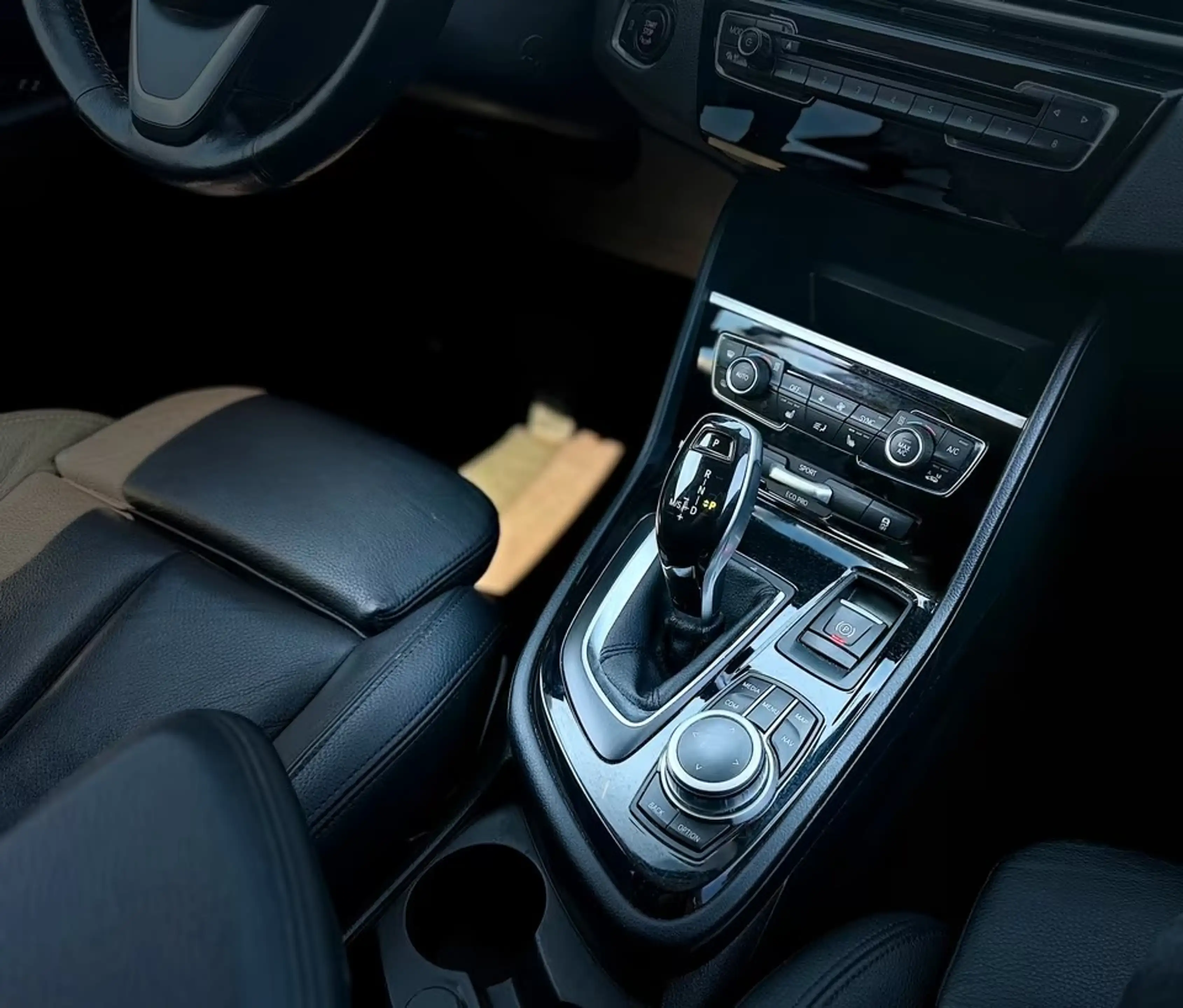 BMW 220 220 d xDrive Advantage Automatik - 7 Sitzer — photo 11