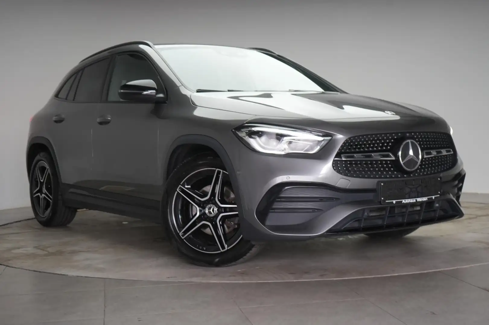 Mercedes-Benz GLA 200 7G-DCT AMG Navi/Temp/Kamera/Lane/Ambient Grijs - 1