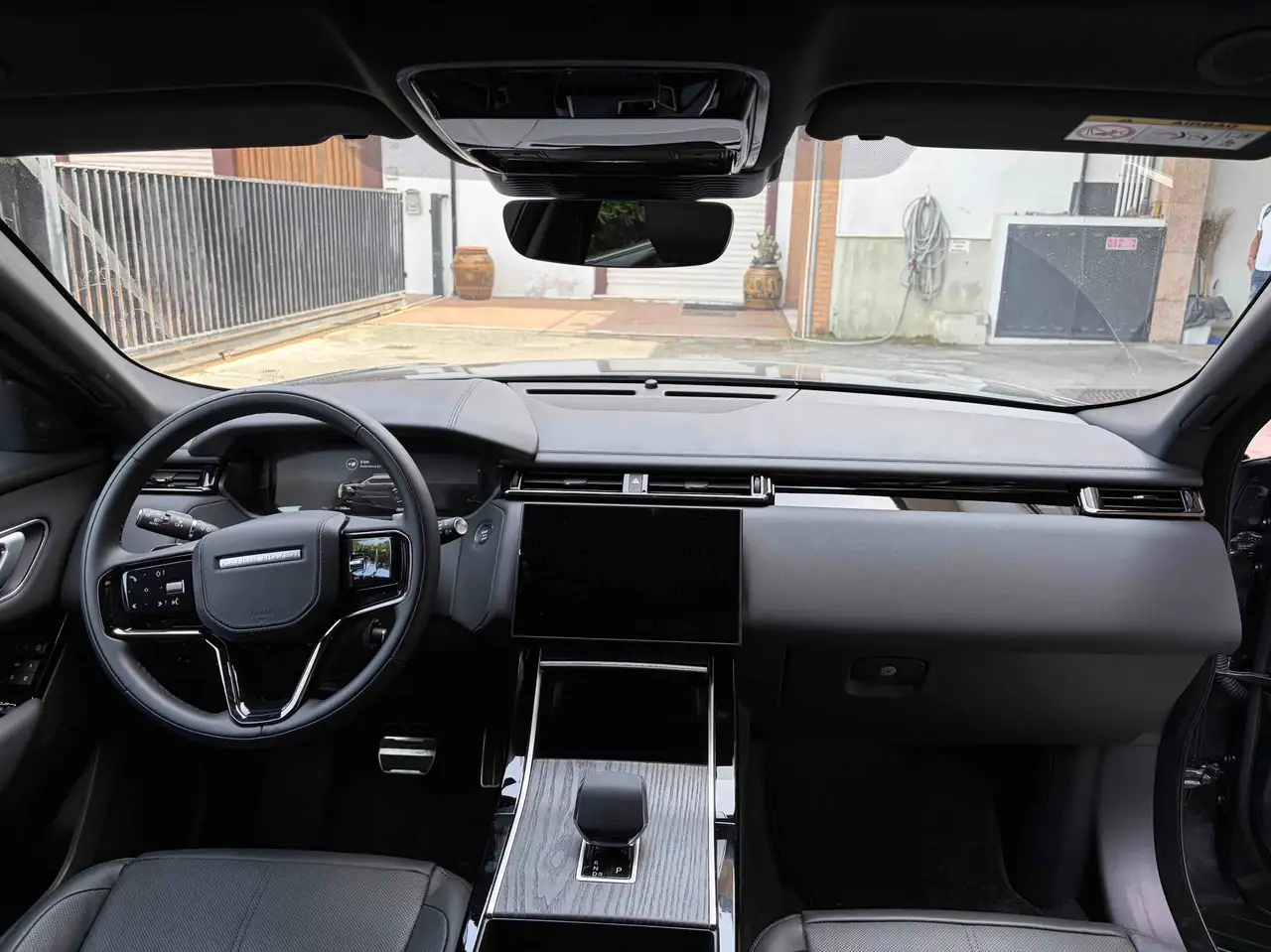 Land Rover Range Rover Velar 2026 — фото 10