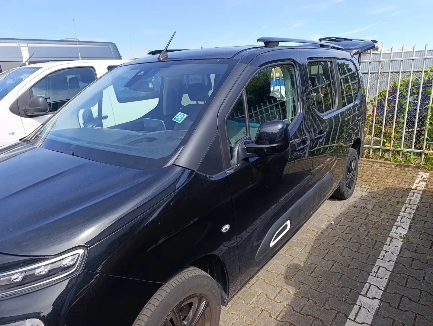 Citroen Berlingo Berlingo XL BlueHDi 130 EAT8 SHINE Negru - 2