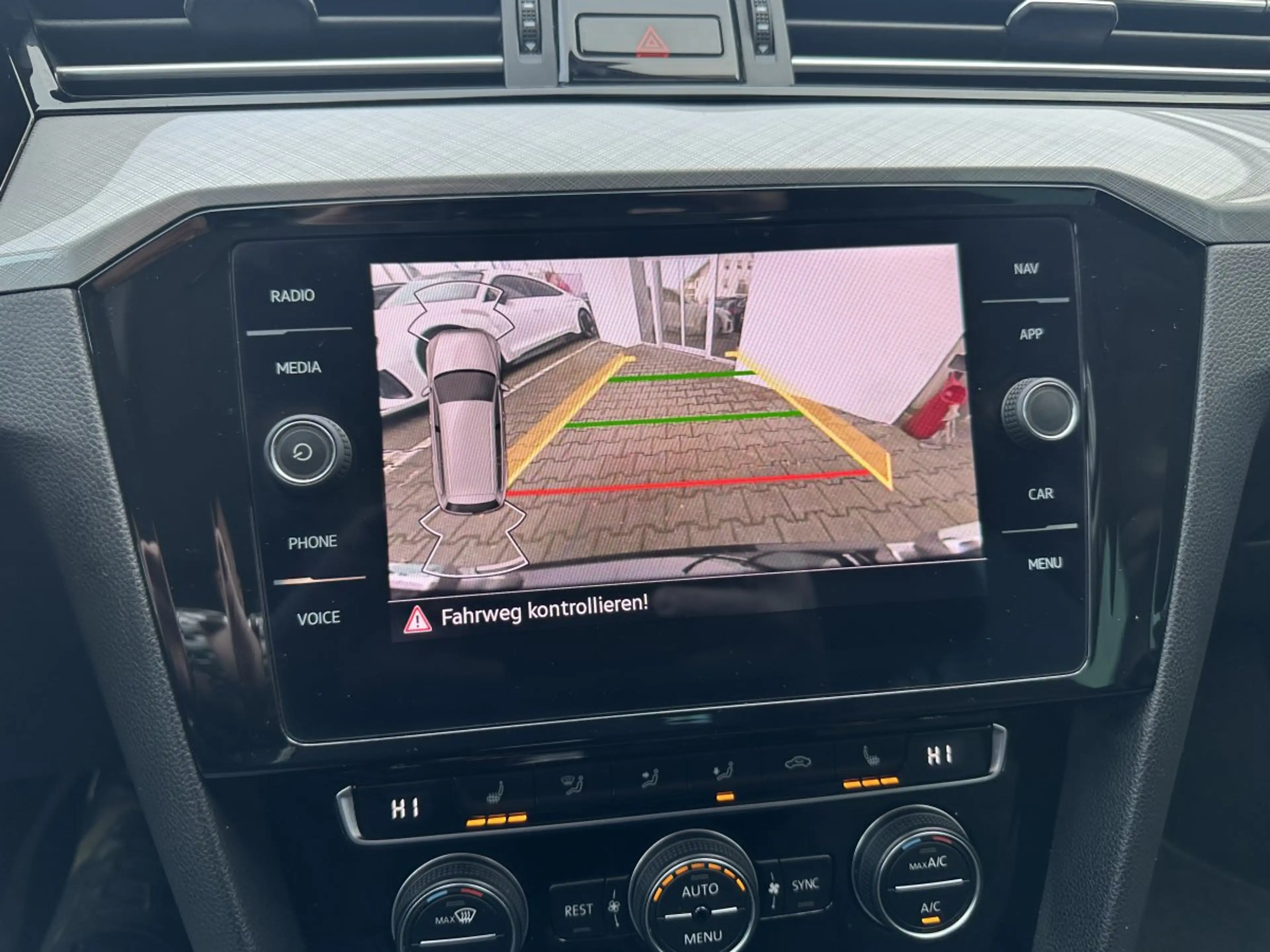 Volkswagen Passat Variant 2.0TDI COMFORT LED*NAVI*KAMERA — photo 14