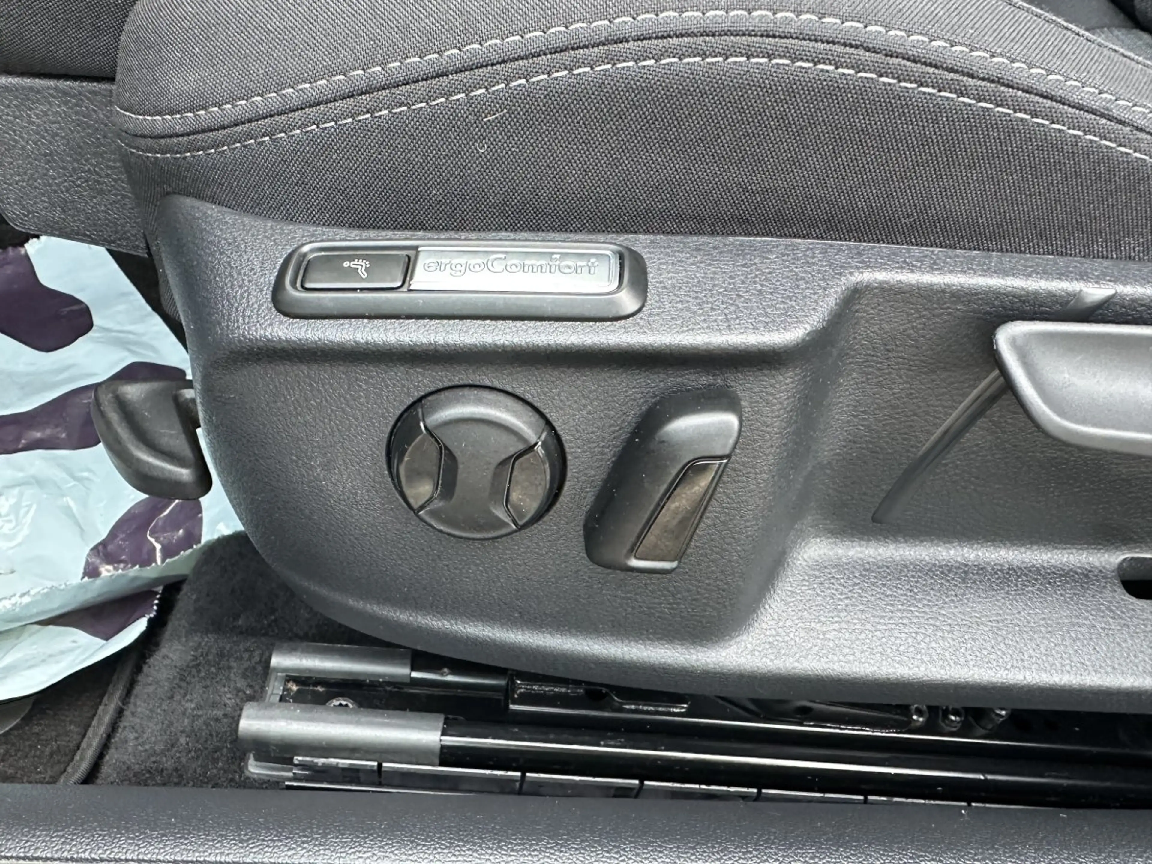 Volkswagen Passat Variant 2.0TDI COMFORT LED*NAVI*KAMERA — photo 9