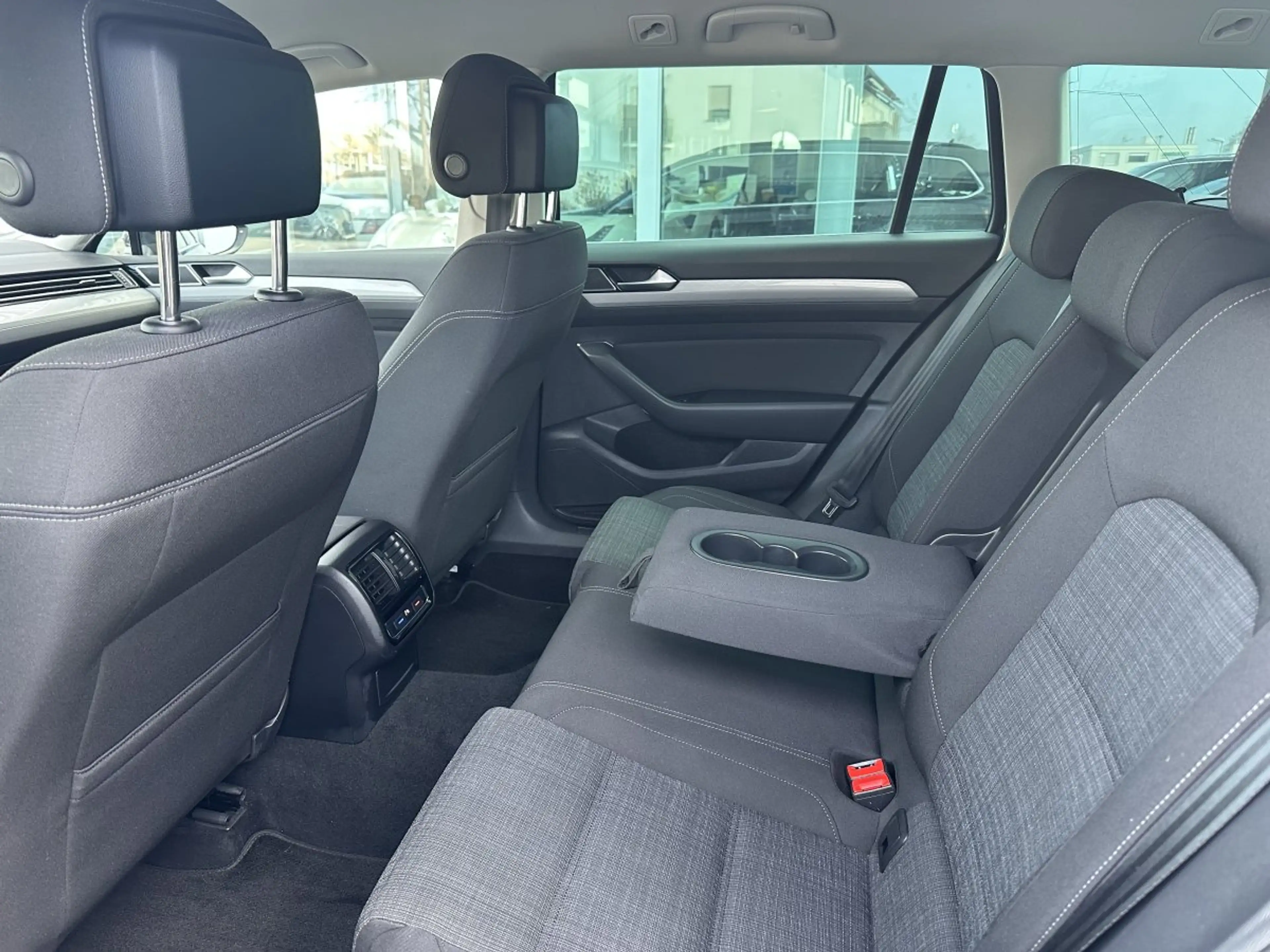 Volkswagen Passat Variant 2.0TDI COMFORT LED*NAVI*KAMERA — photo 10