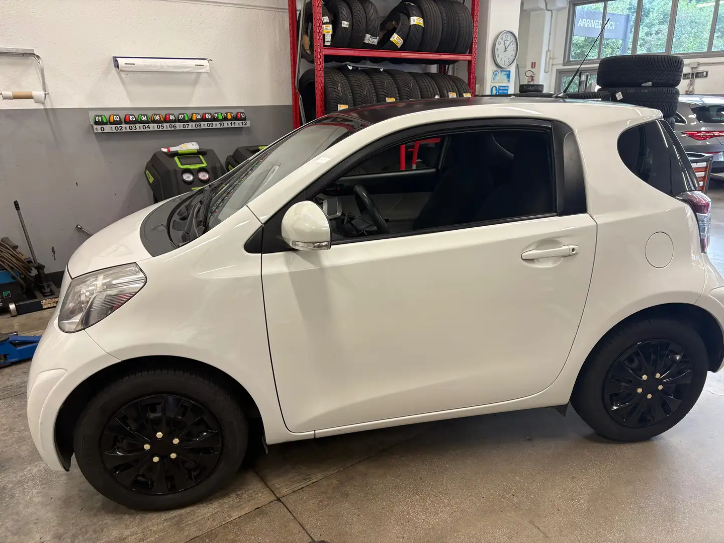 Toyota iQ iQ1.0 Active (sol) cvt E5 Bianco - 1