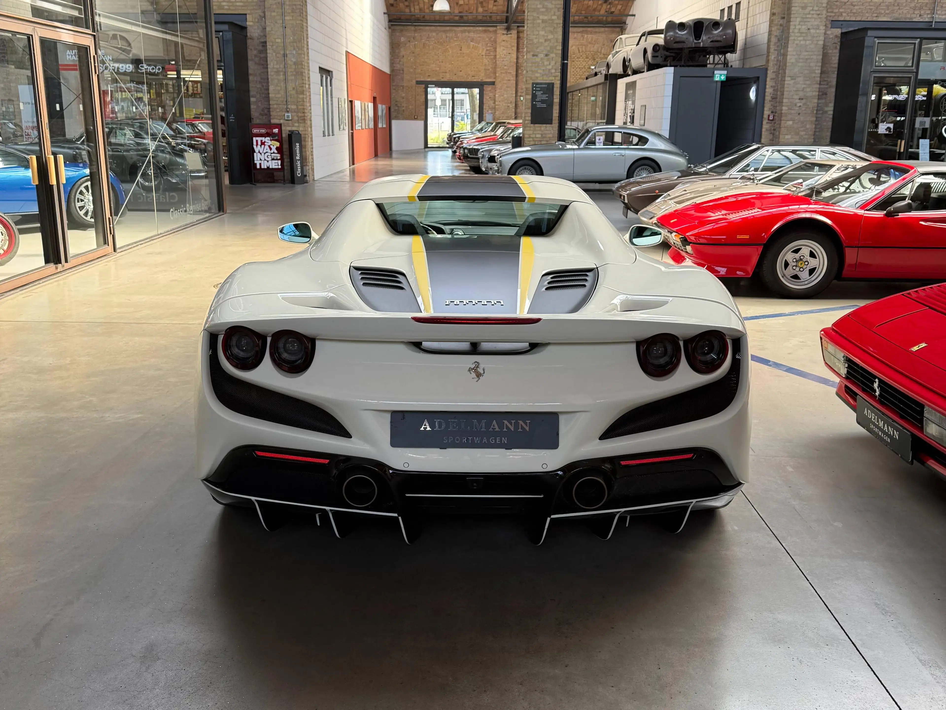 Ferrari F8 Spider — photo 9