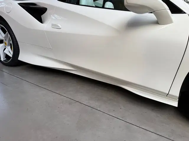 Ferrari F8 Tributo view 13