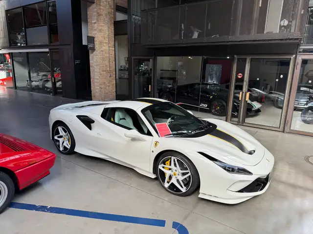 Ferrari F8 Tributo view 6