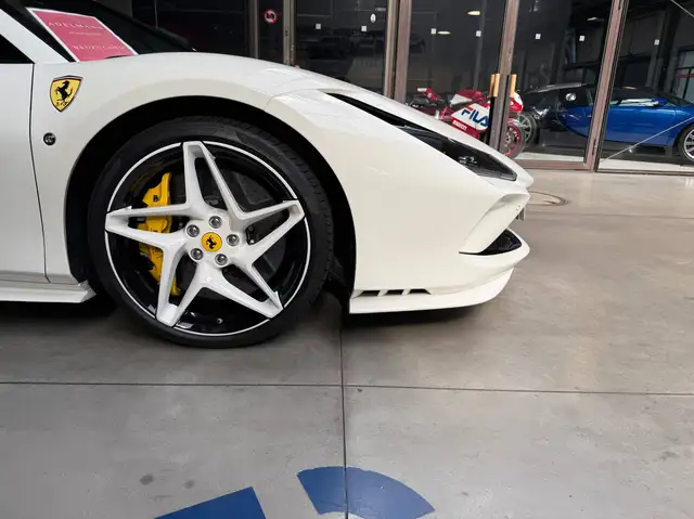 Ferrari F8 Tributo view 10