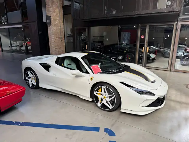 Ferrari F8 Tributo view 3