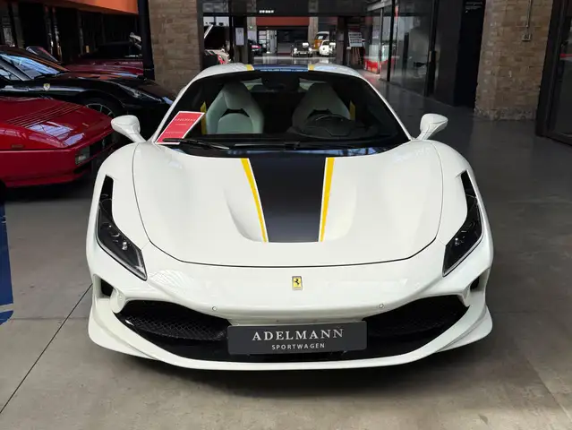 Ferrari F8 Tributo view 5