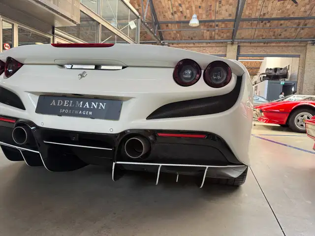 Ferrari F8 Tributo view 14