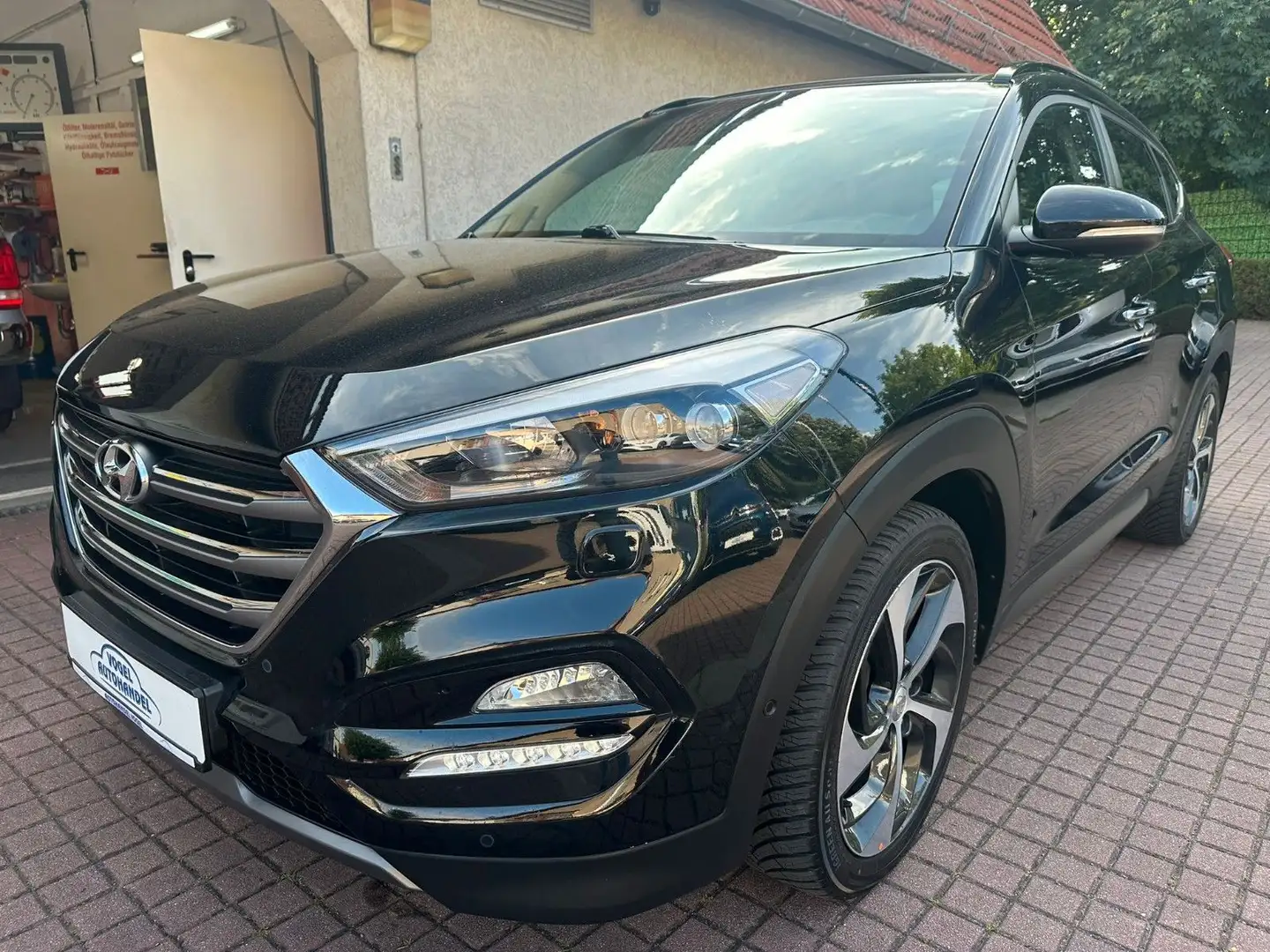 Hyundai TUCSON Premium 4WD*LEDER*PANO*AHK*BELÜF.SITZ*1HD Zwart - 1